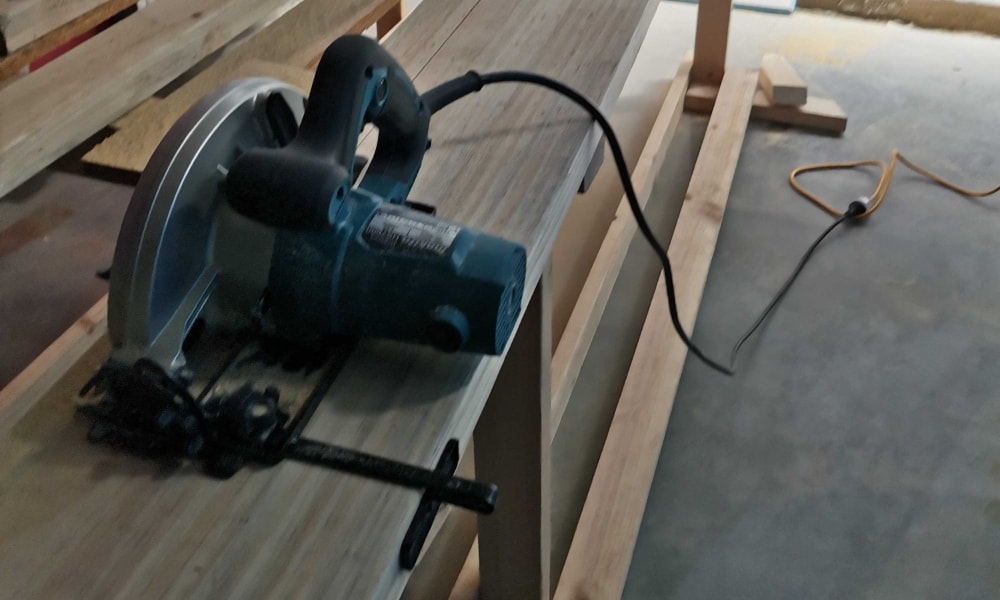Lightest corded circular saw for carpenters and beginners