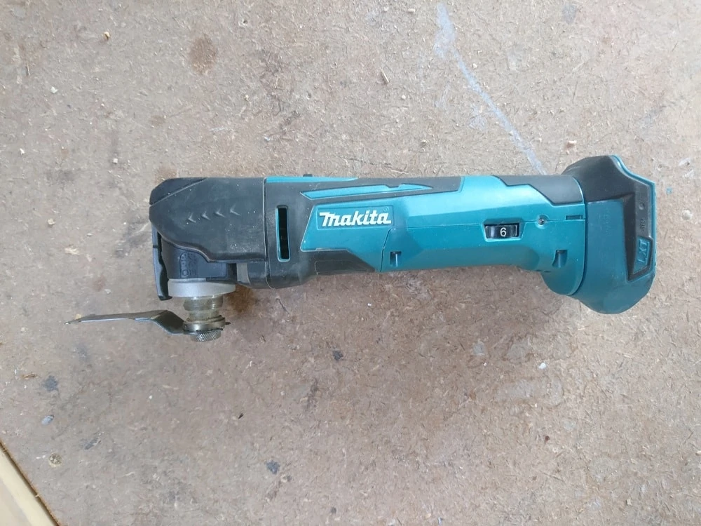 Cordless makita multi tool