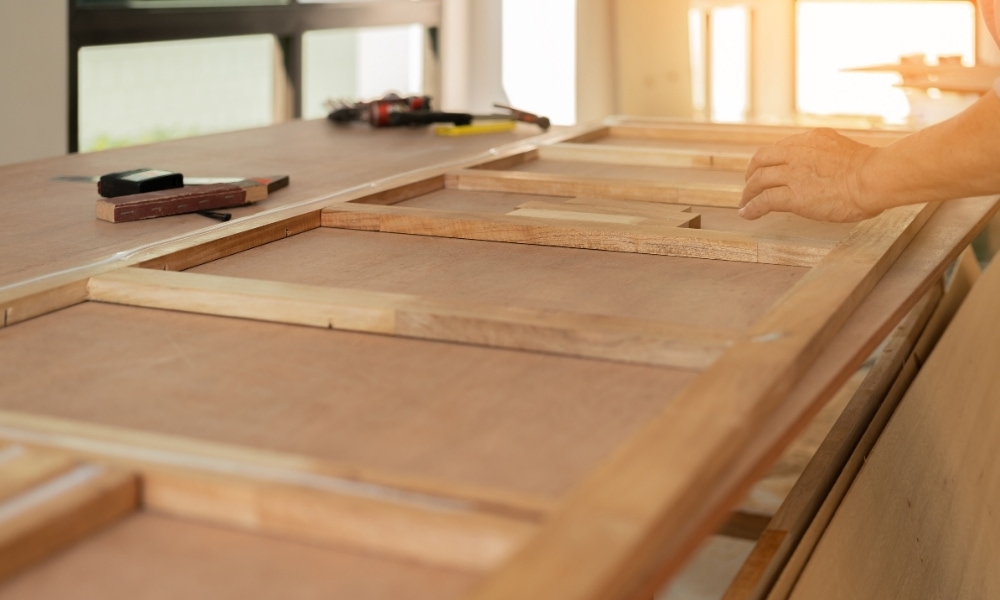 How to join two pieces of wood end to end?