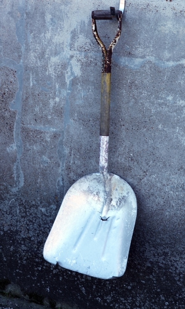 Different types of shovels