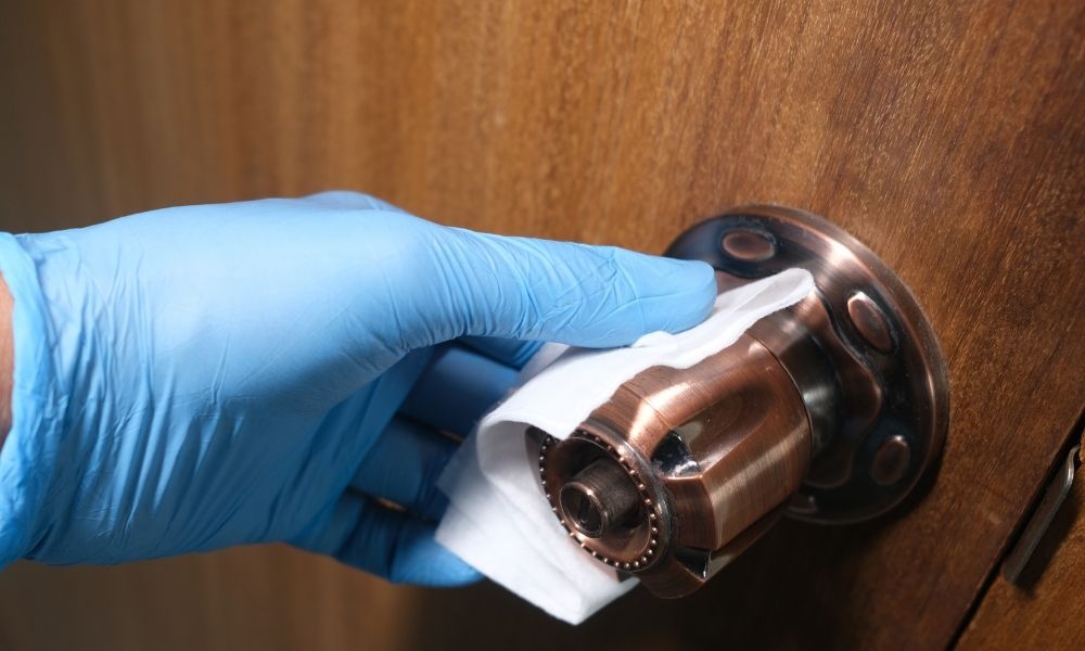 How to remove a "door" knob?