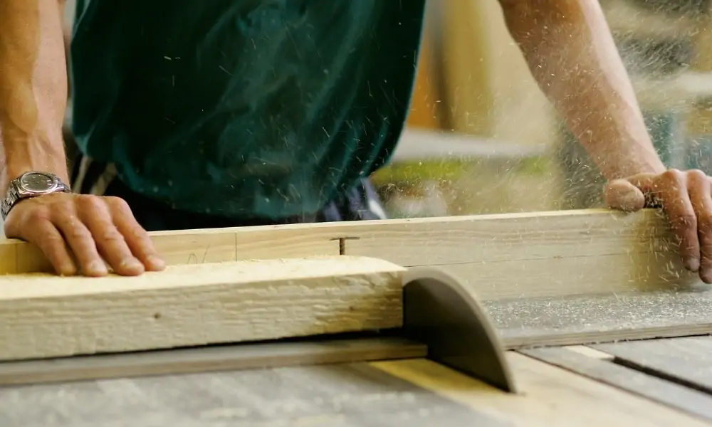 How to use a table saw for maximum cutting capability