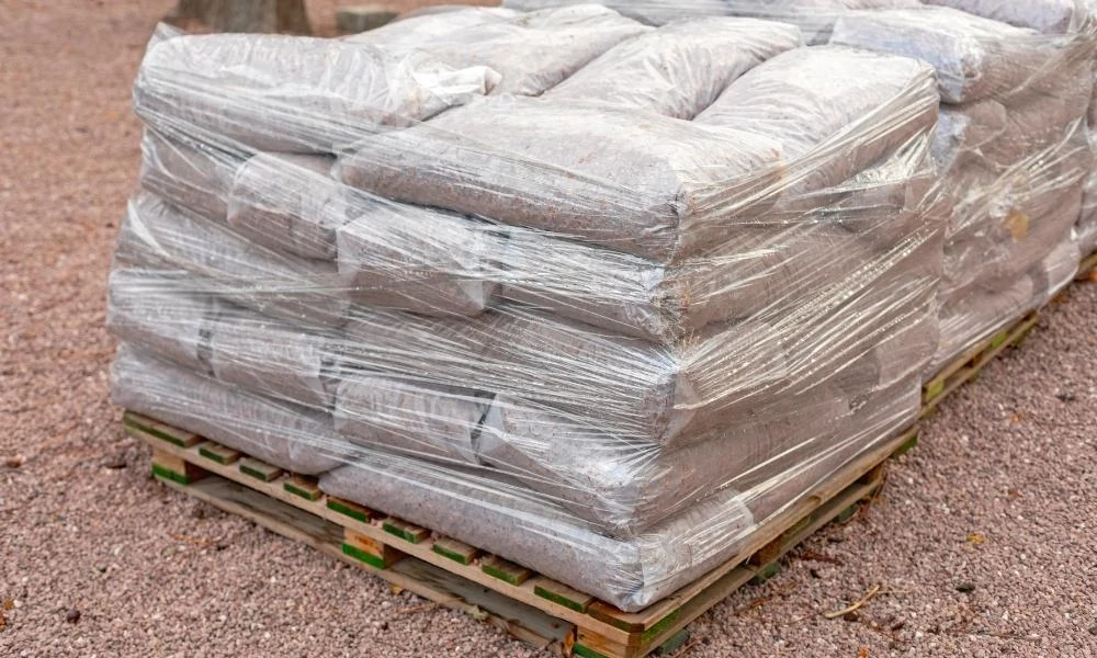 How many bags of concrete can fit on a pallet?