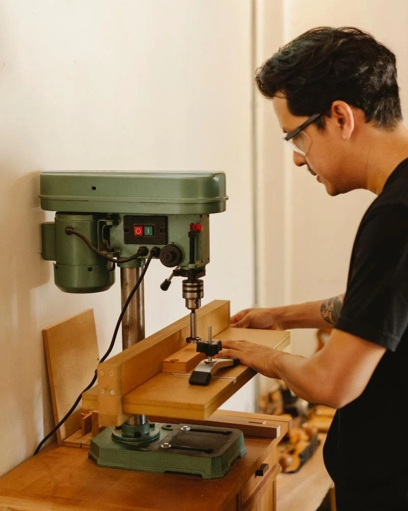 Drill press with a hole saw