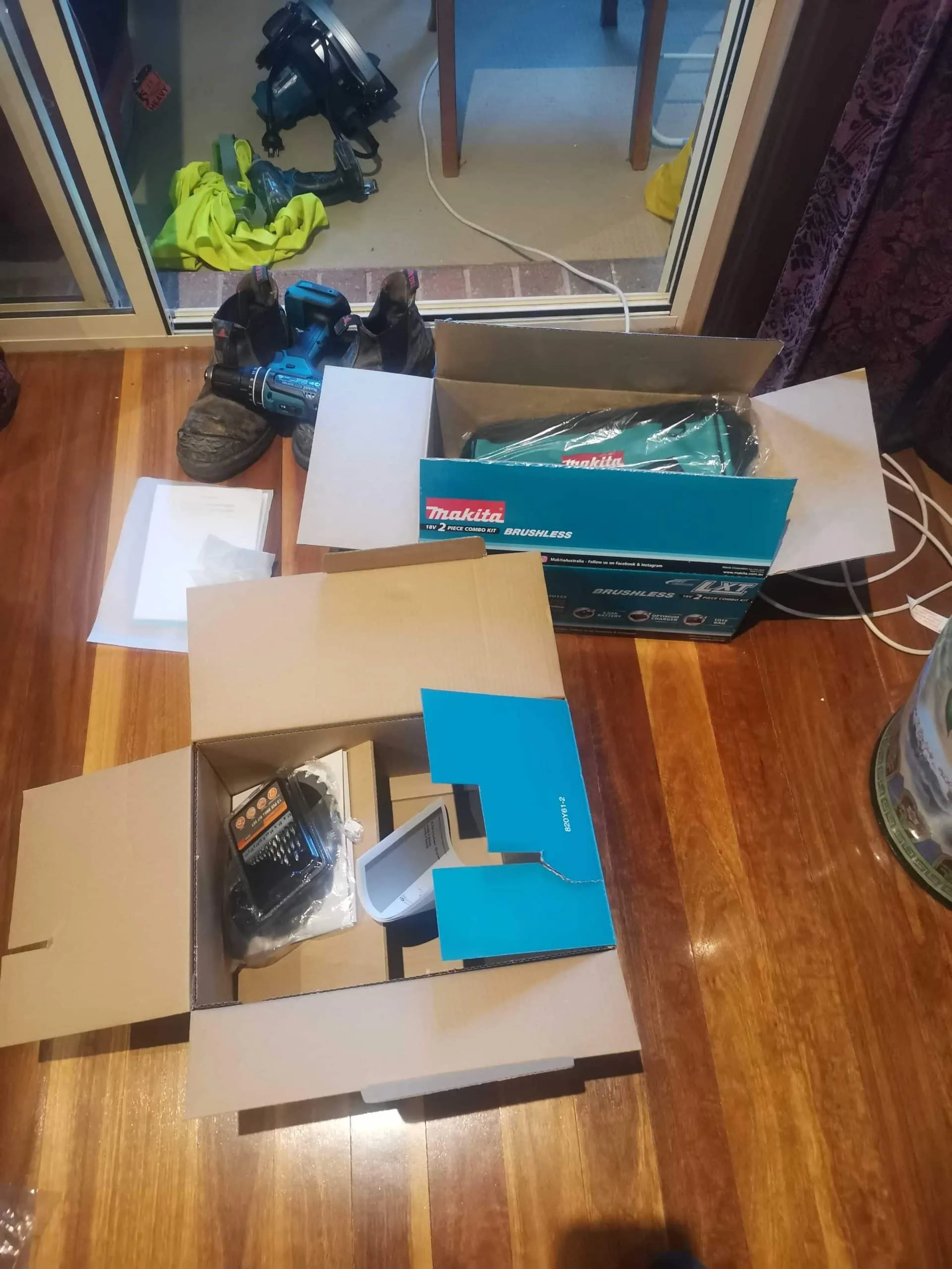 Unboxing new circular saw from Makita