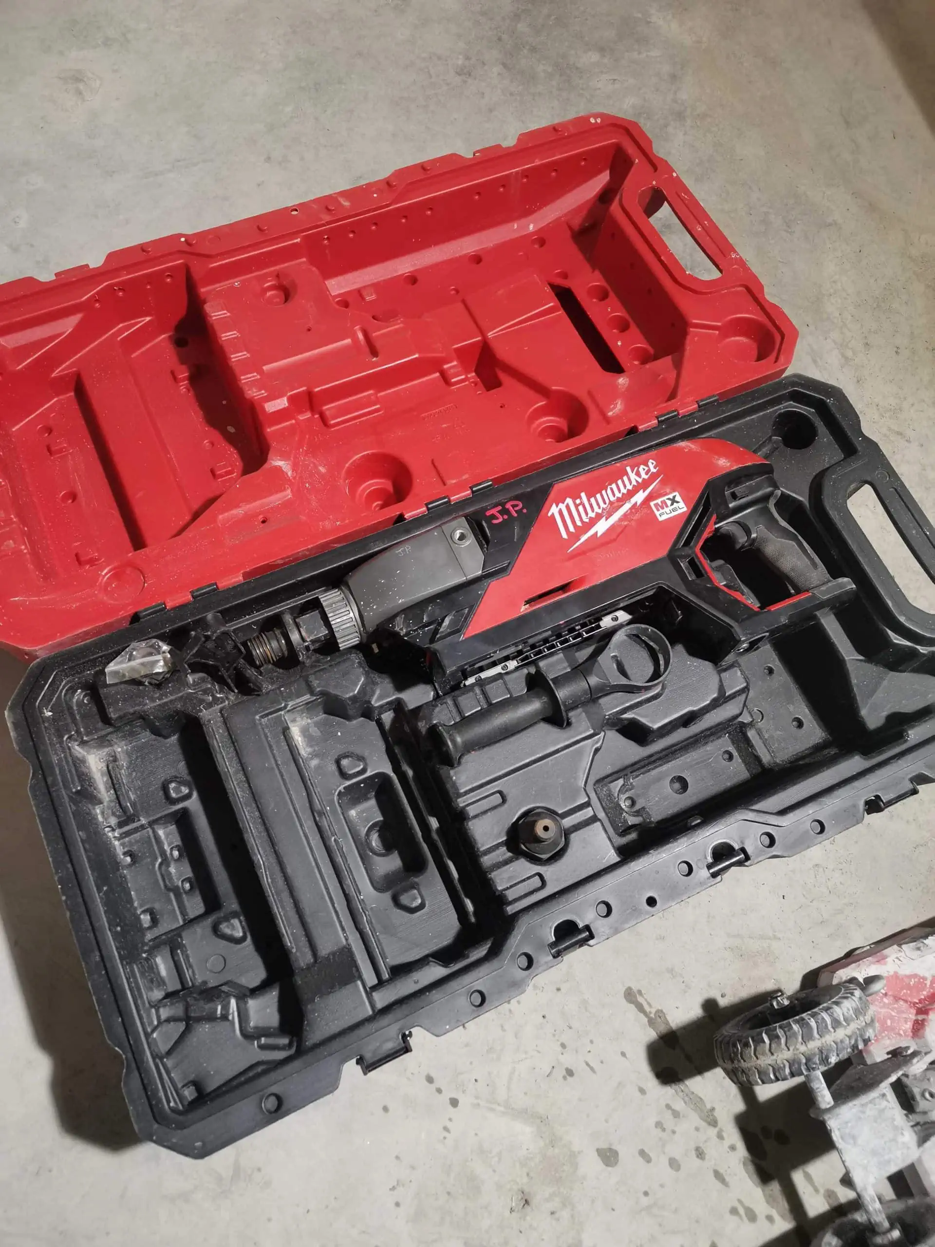 Milwaukee Max Fuel MXF301-2CP Handheld Core Drill Set inside the box
