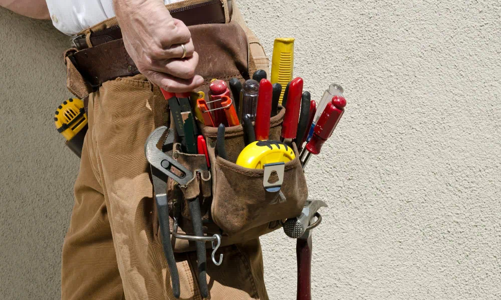 Carpenter toolbelt pocket with tools